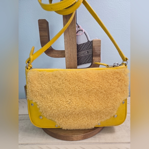 Coach Rhyder Shearling Pochette Banana Crossbody Purse 36490, EUC - Picture 6 of 16